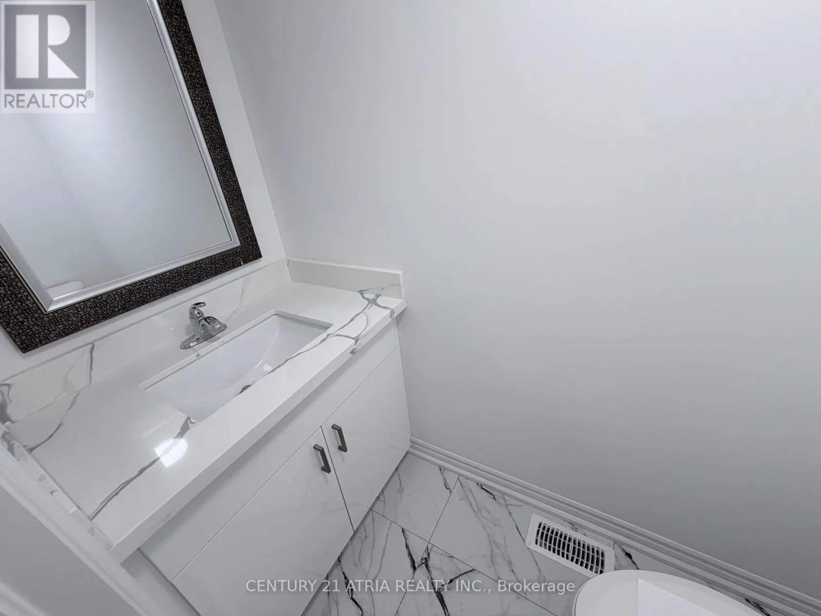 UNIT 5 - 11 PLAISANCE ROAD