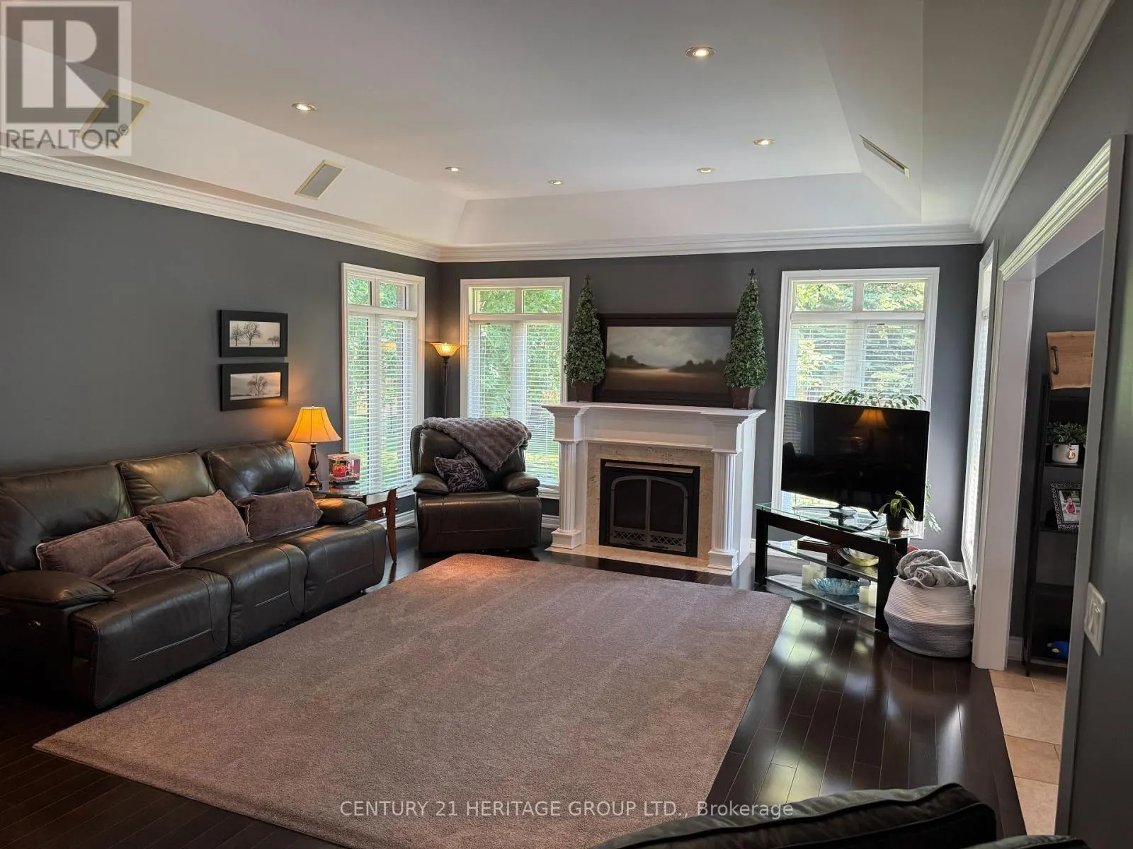 49 SHORE CRESCENT