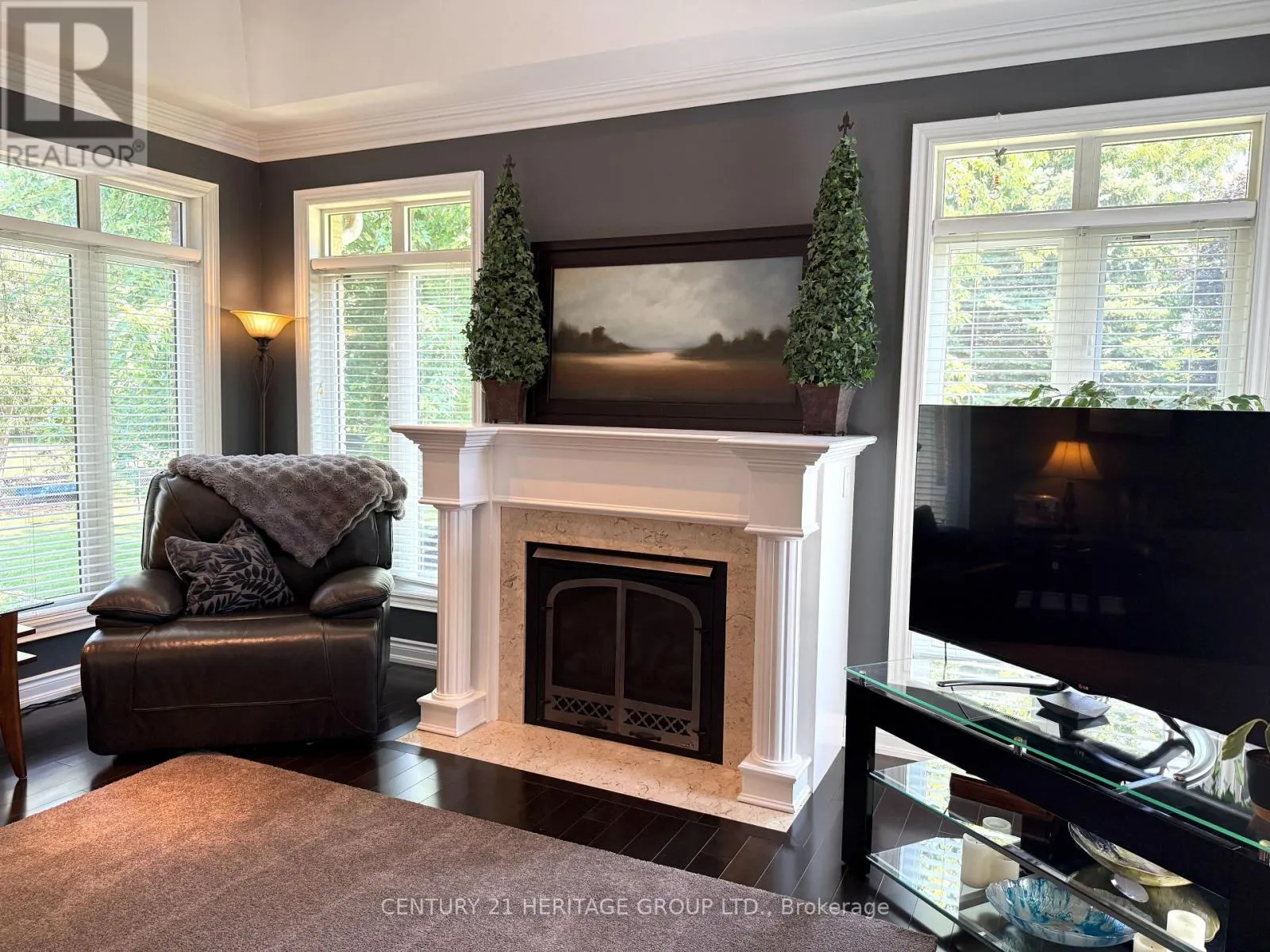 49 SHORE CRESCENT