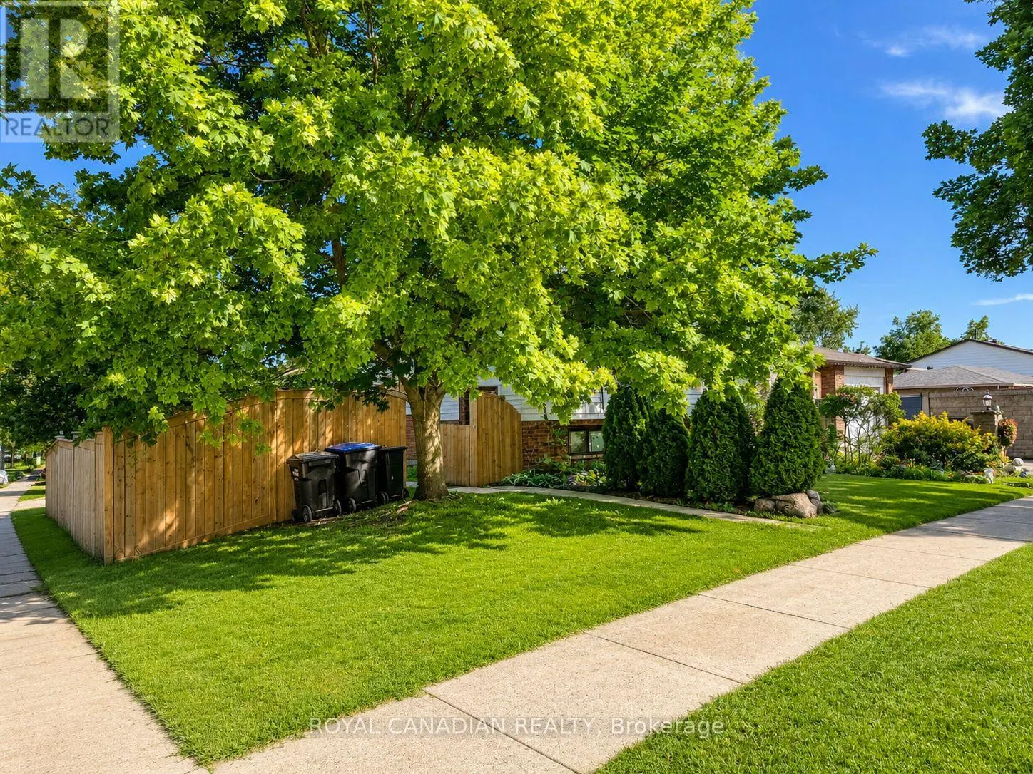 36 MAPLEGROVE AVENUE