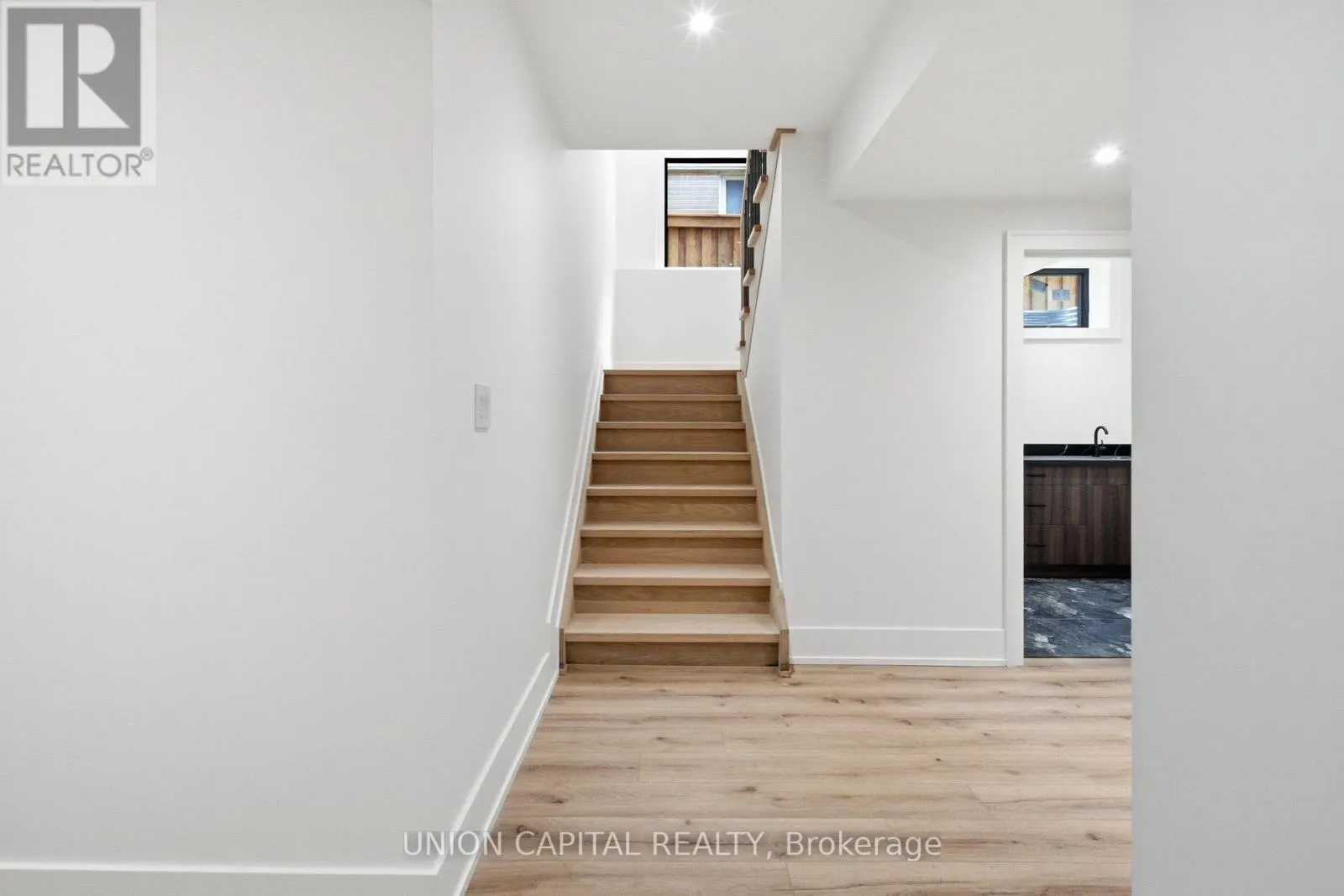 106 HAWTHORN AVENUE