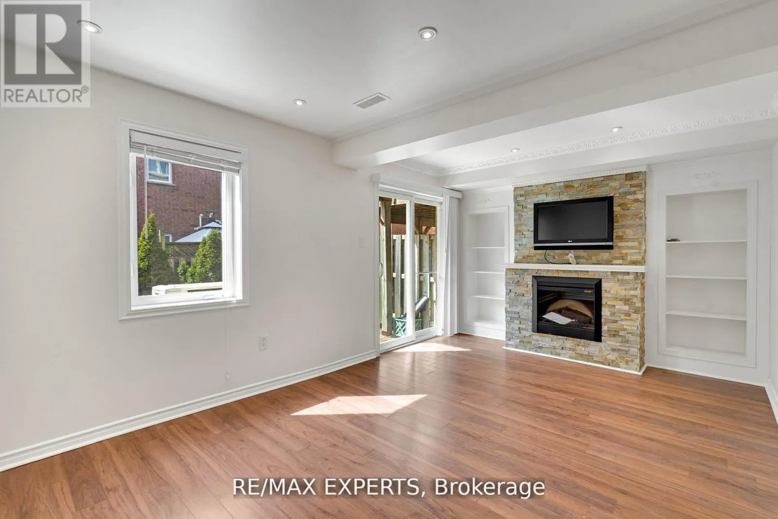 61 - 19 FOXCHASE AVENUE