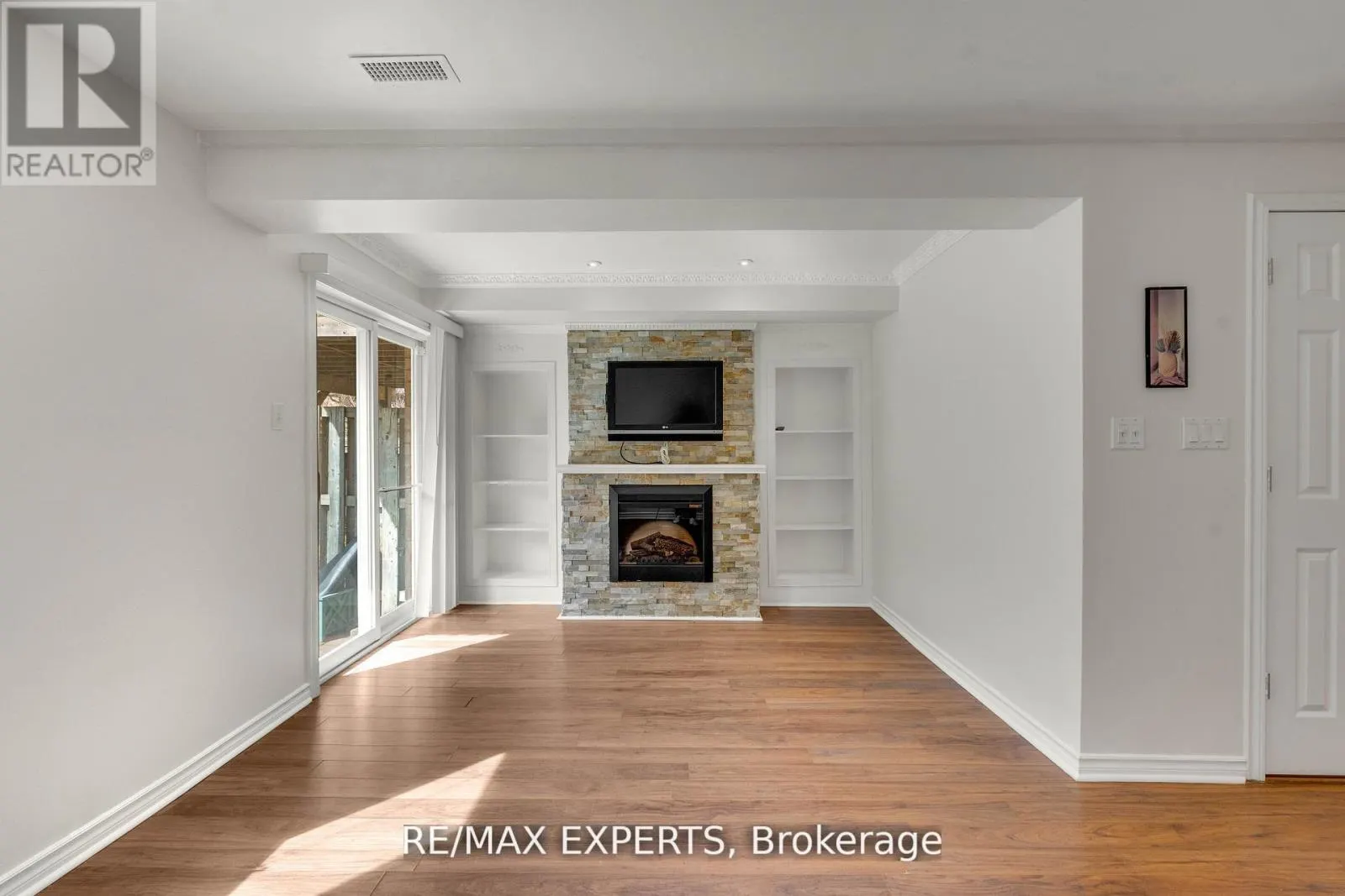 61 - 19 FOXCHASE AVENUE