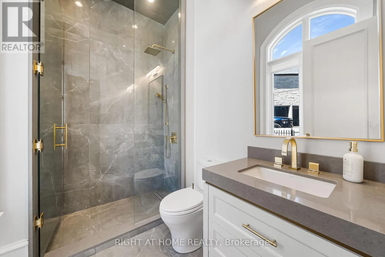 16 SIRONA'S LANE