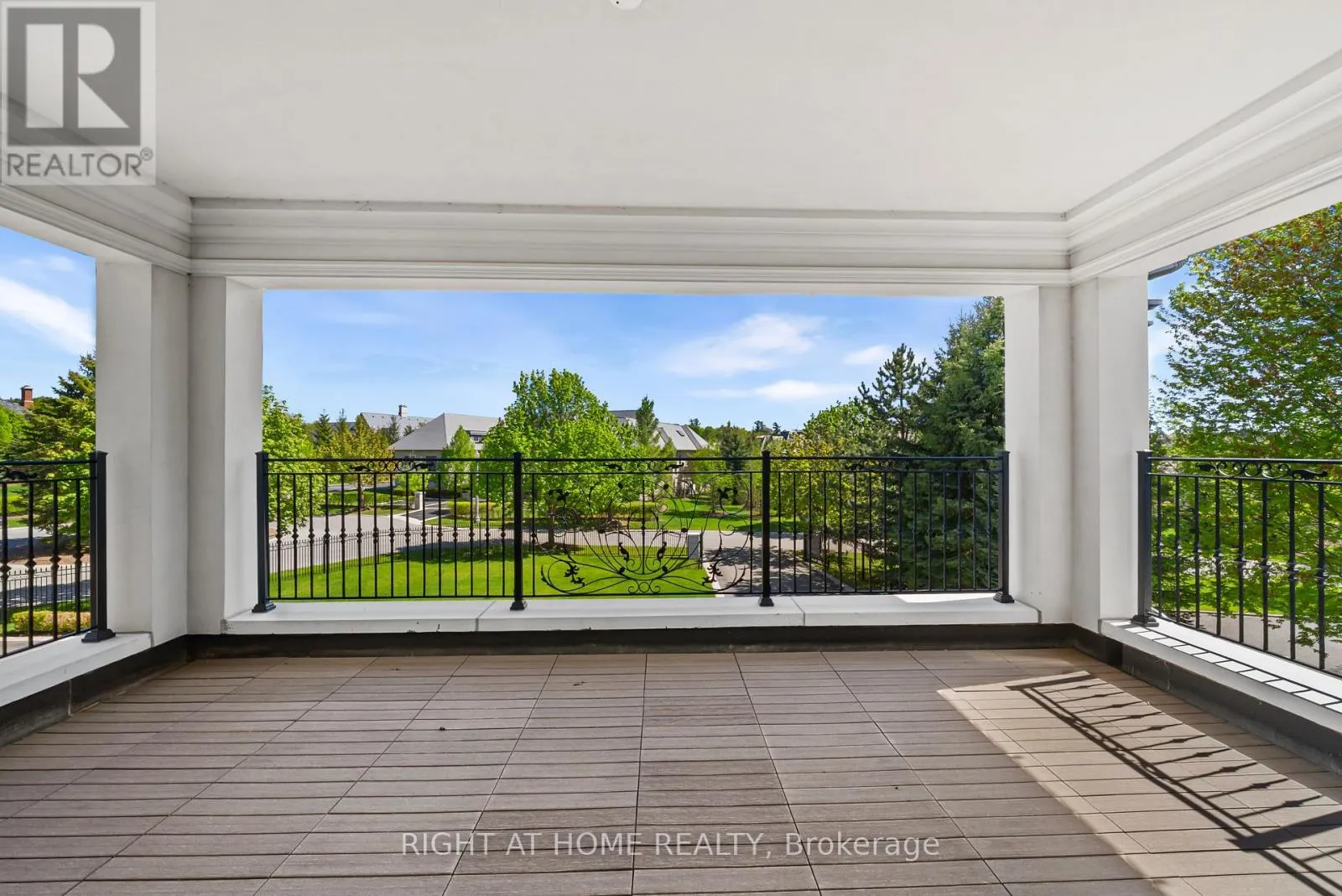 16 SIRONA'S LANE