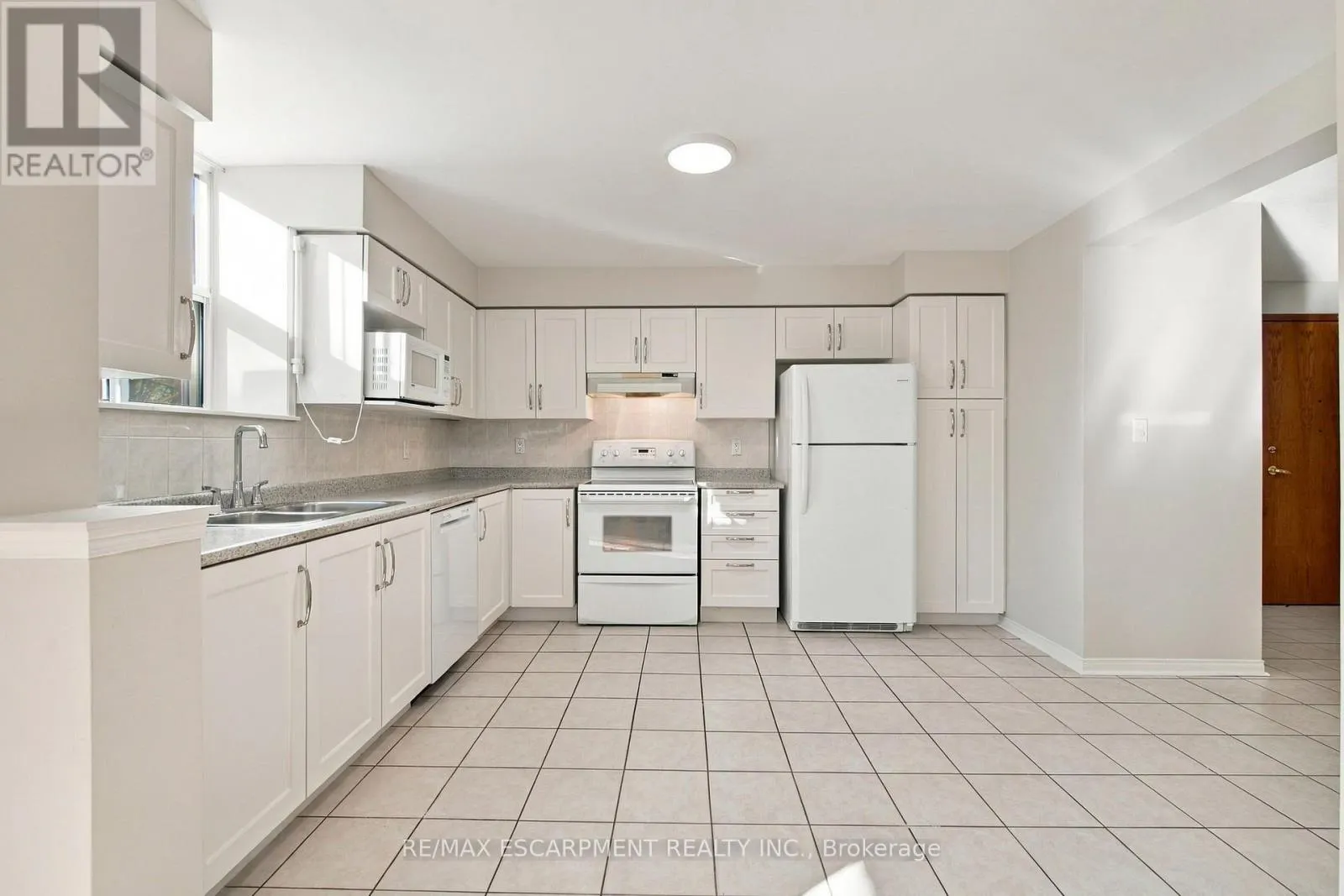 223 - 7373 MARTINGROVE ROAD
