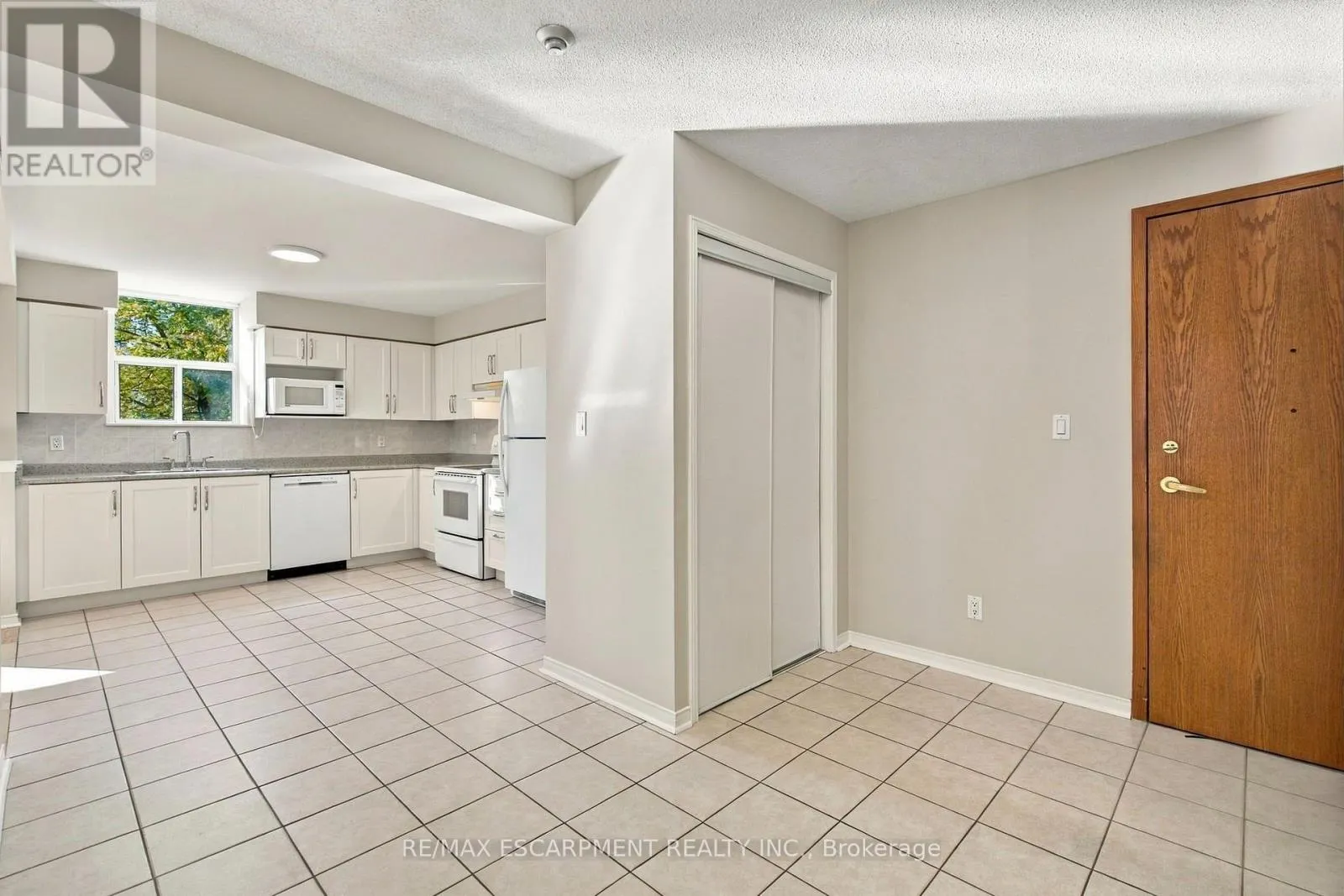 223 - 7373 MARTINGROVE ROAD