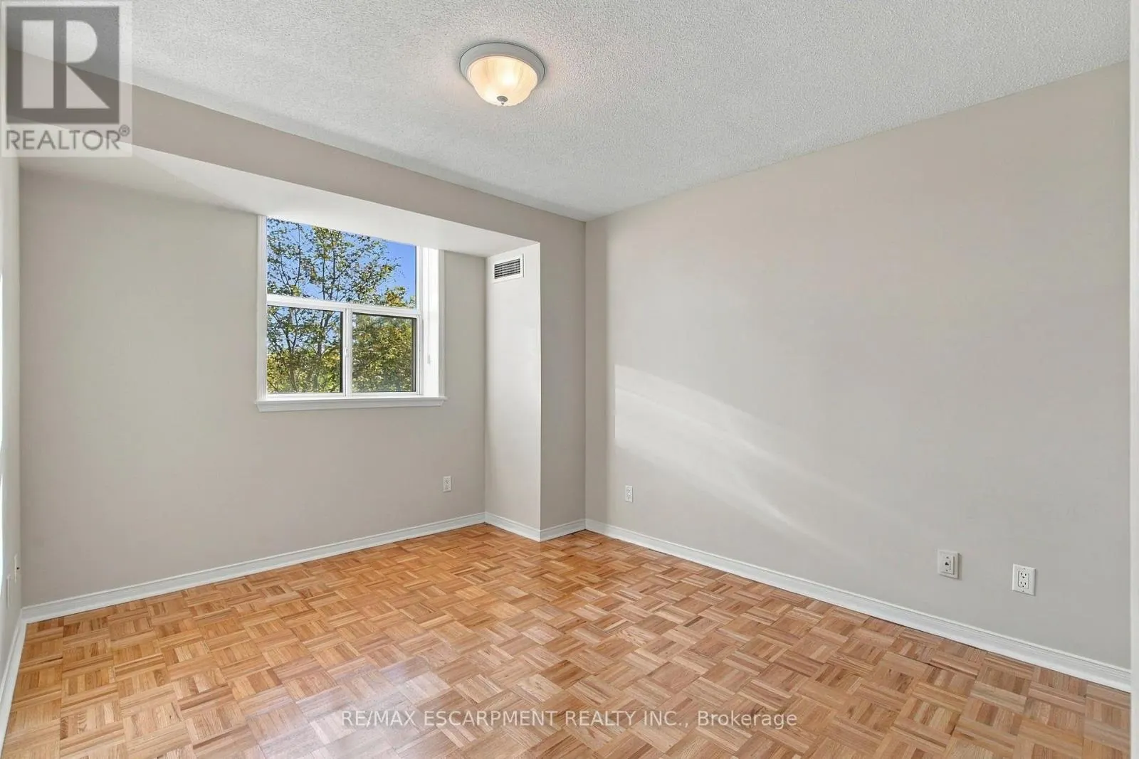 223 - 7373 MARTINGROVE ROAD