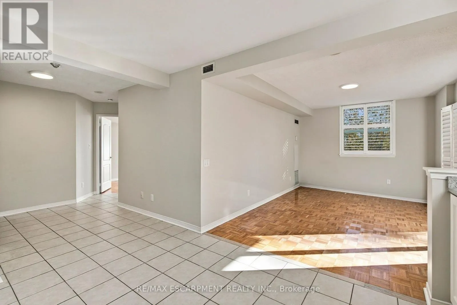 223 - 7373 MARTINGROVE ROAD