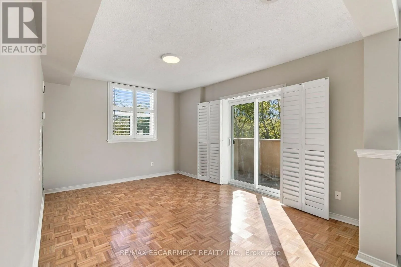 223 - 7373 MARTINGROVE ROAD