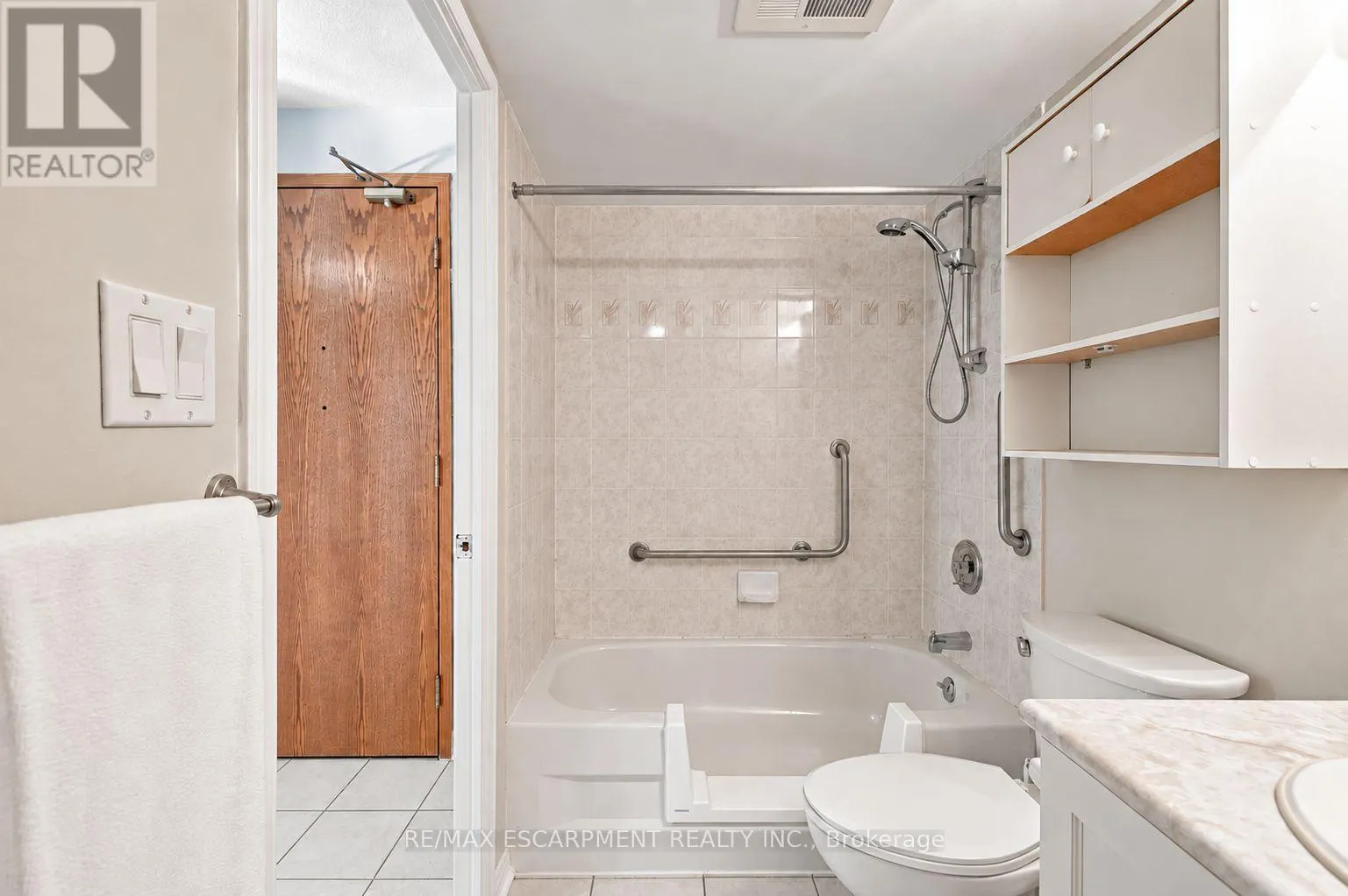 223 - 7373 MARTINGROVE ROAD