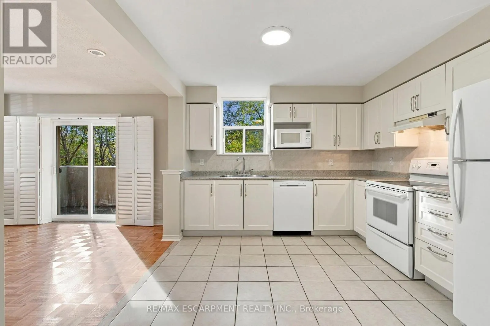223 - 7373 MARTINGROVE ROAD