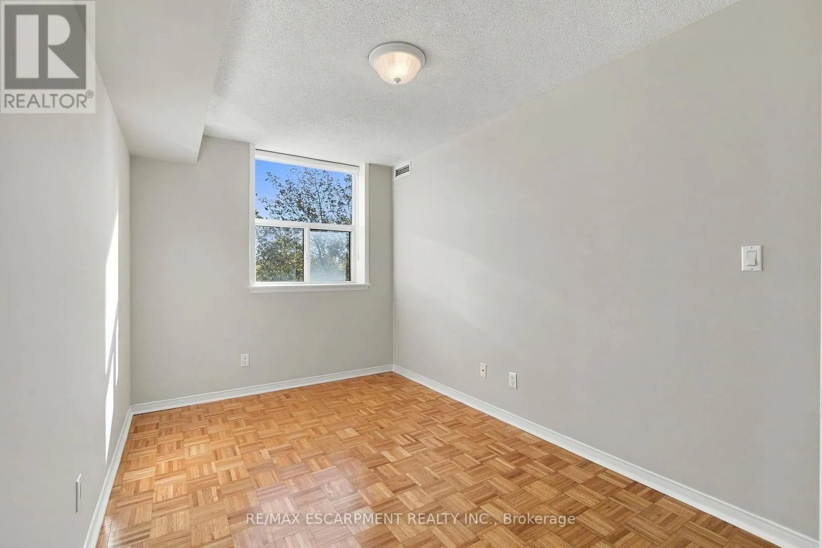 223 - 7373 MARTINGROVE ROAD