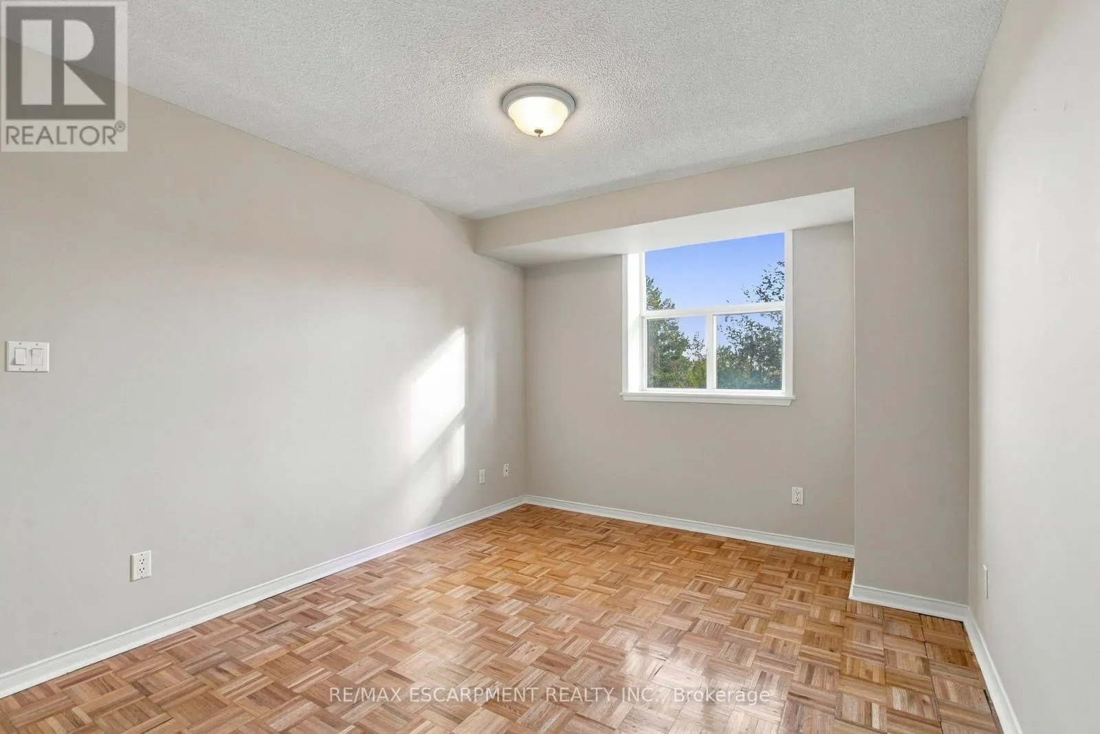223 - 7373 MARTINGROVE ROAD