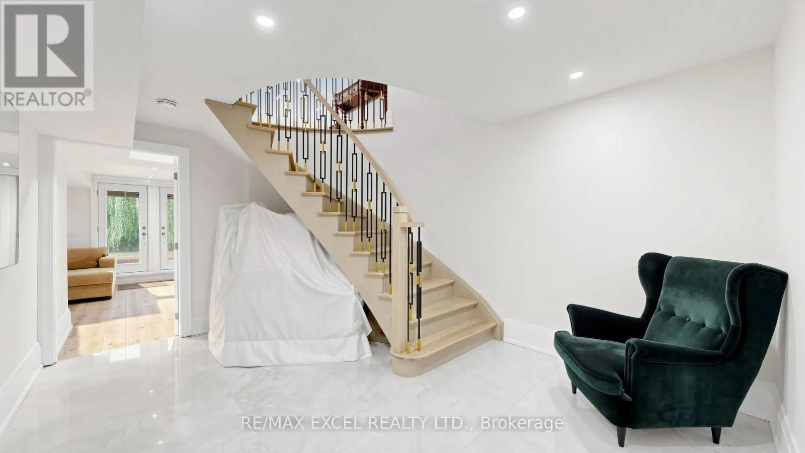 2B TRINITY CRESCENT