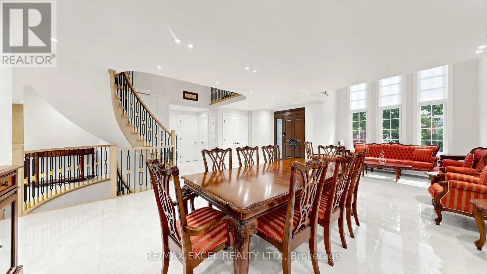 2B TRINITY CRESCENT