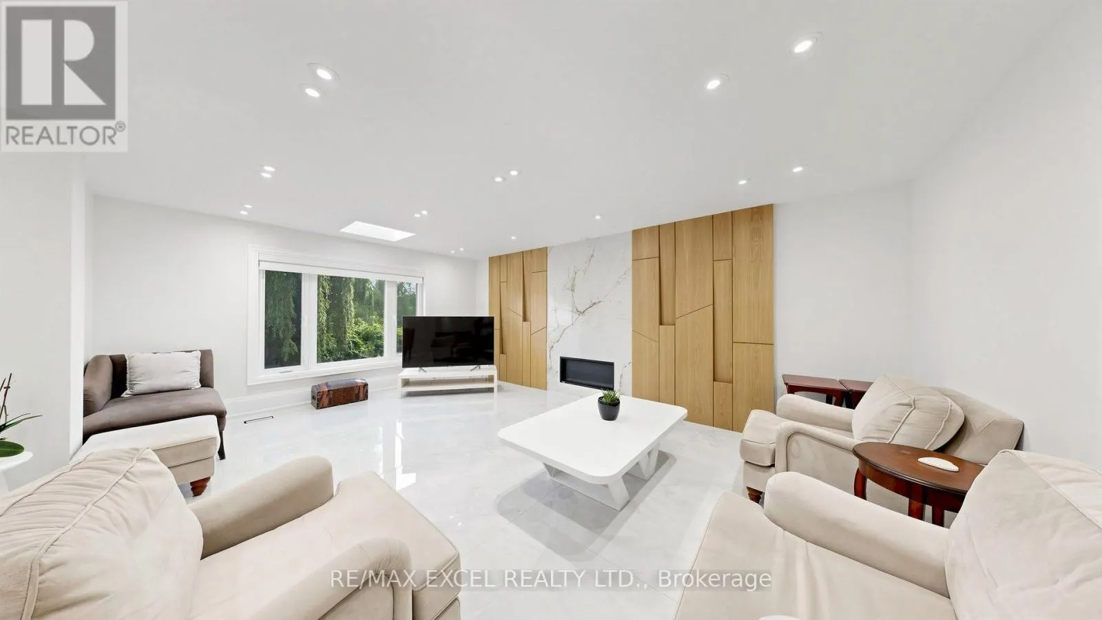 2B TRINITY CRESCENT