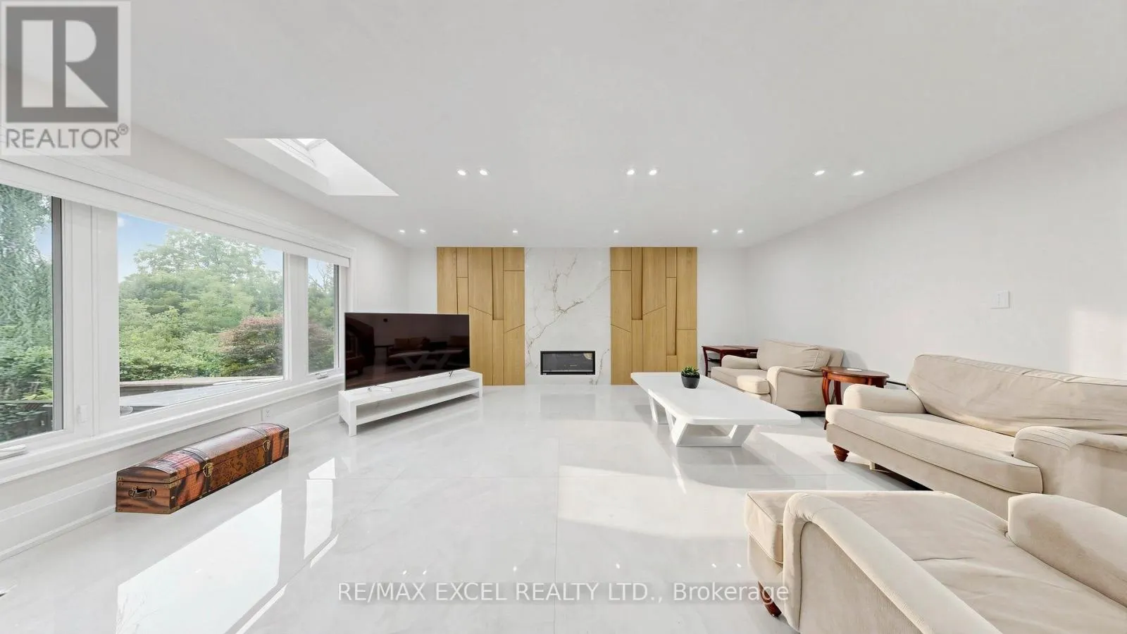 2B TRINITY CRESCENT