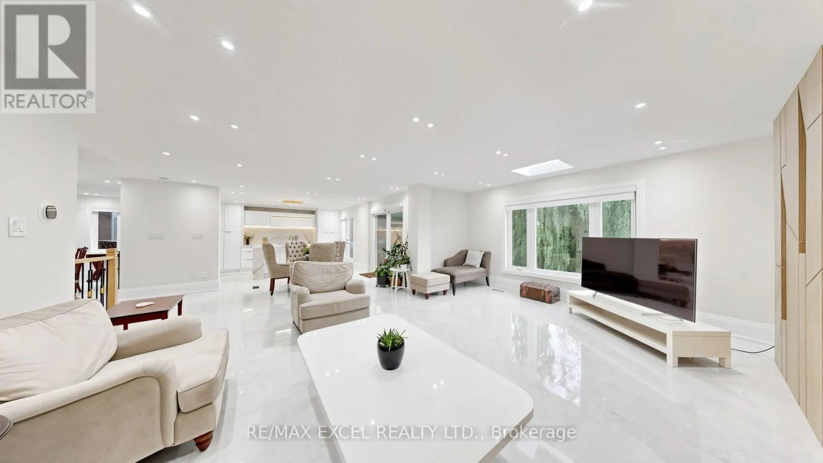 2B TRINITY CRESCENT
