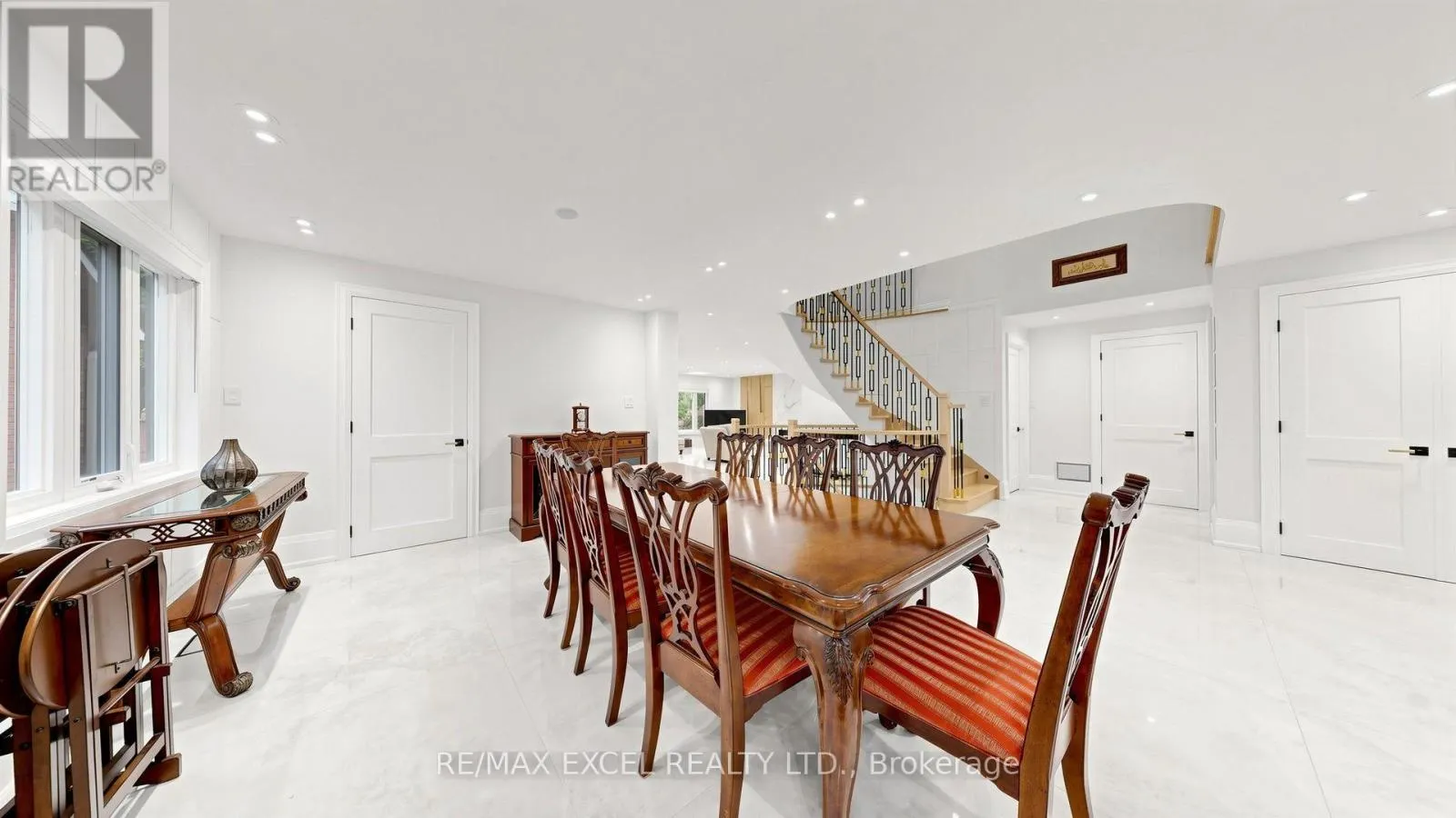 2B TRINITY CRESCENT