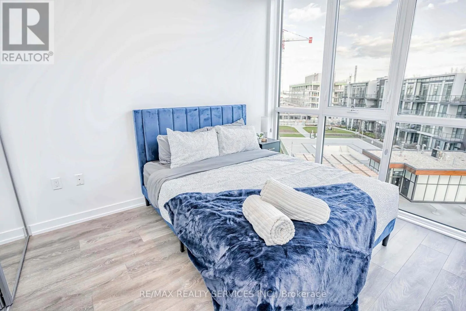 403 - 415 SEA RAY AVENUE