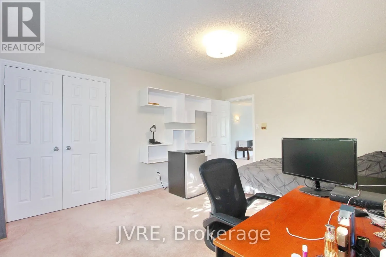 612 ELGIN MILLS ROAD W