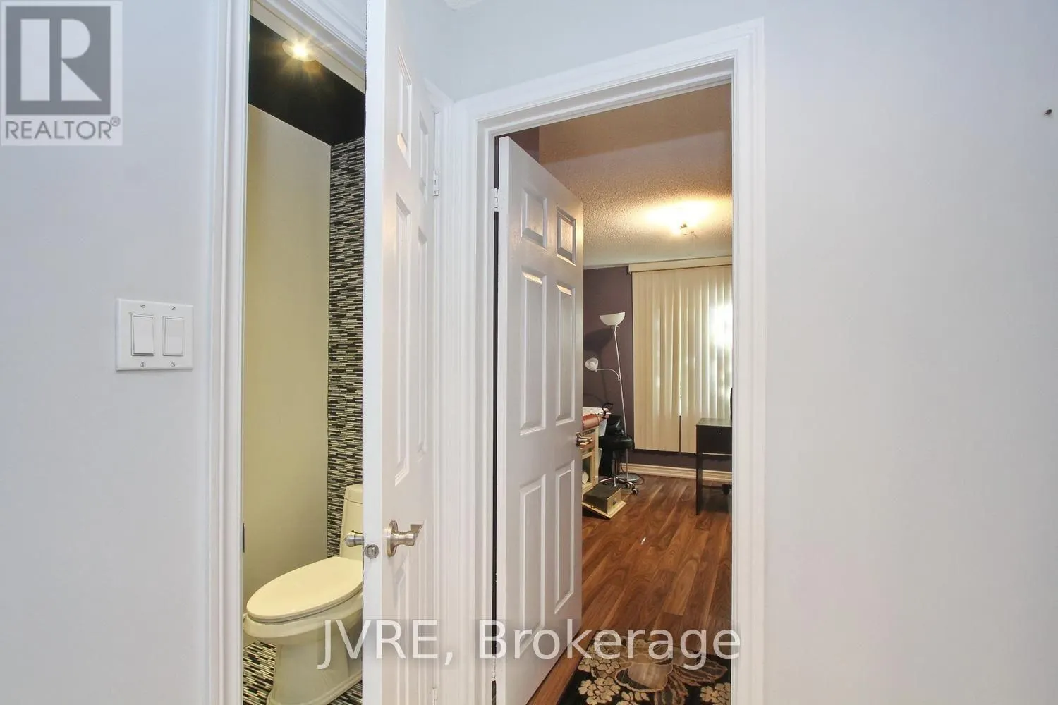 612 ELGIN MILLS ROAD W