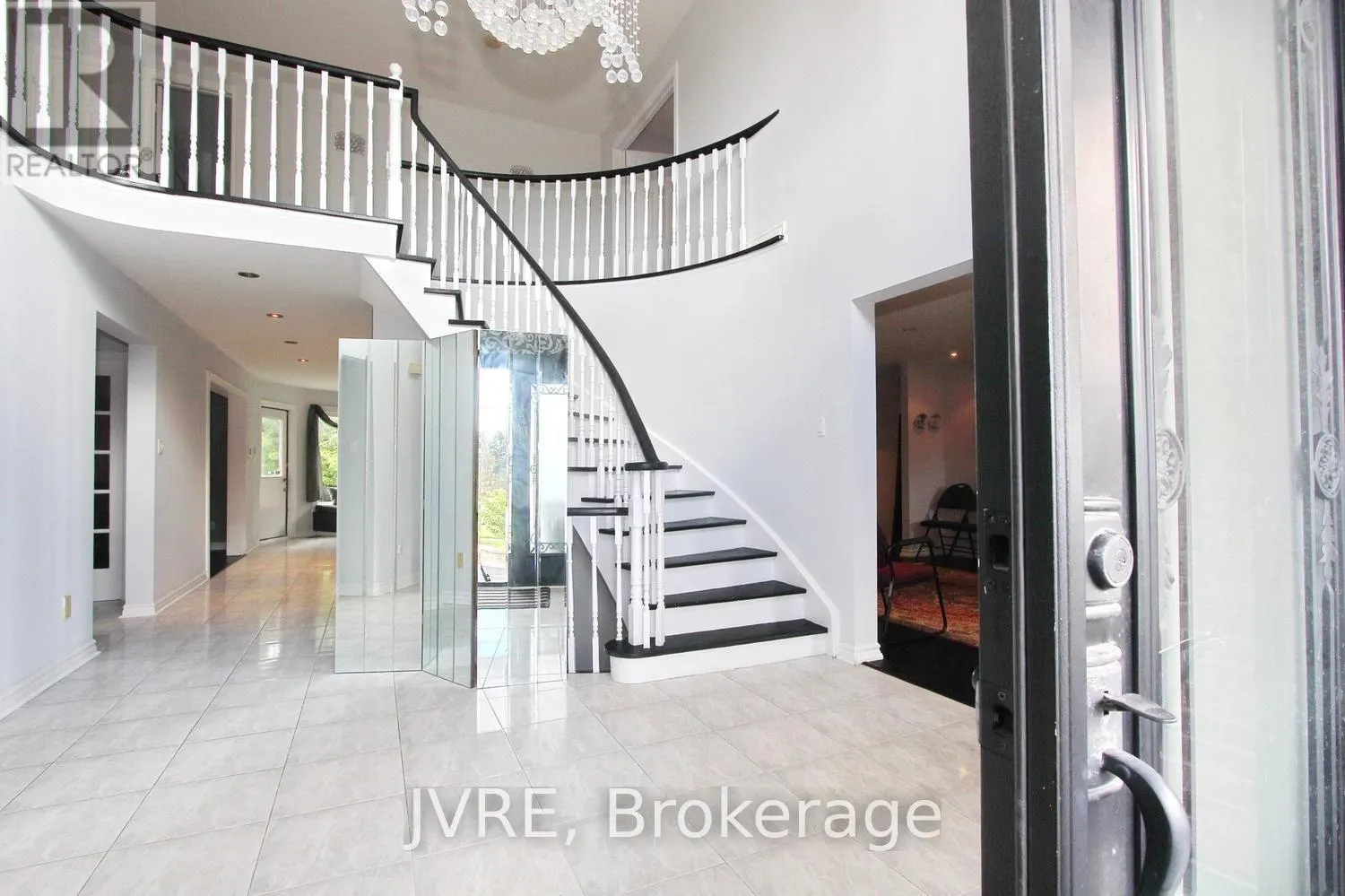 612 ELGIN MILLS ROAD W