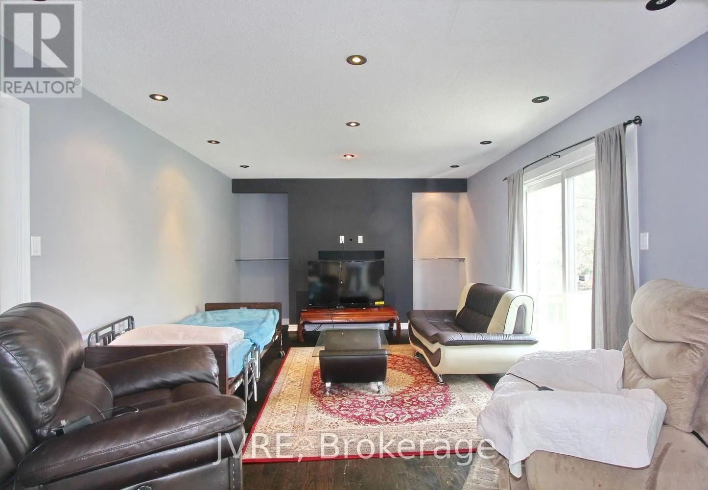 612 ELGIN MILLS ROAD W