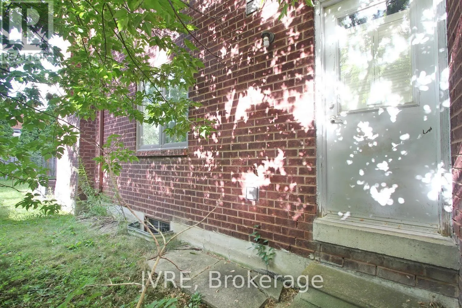 612 ELGIN MILLS ROAD W