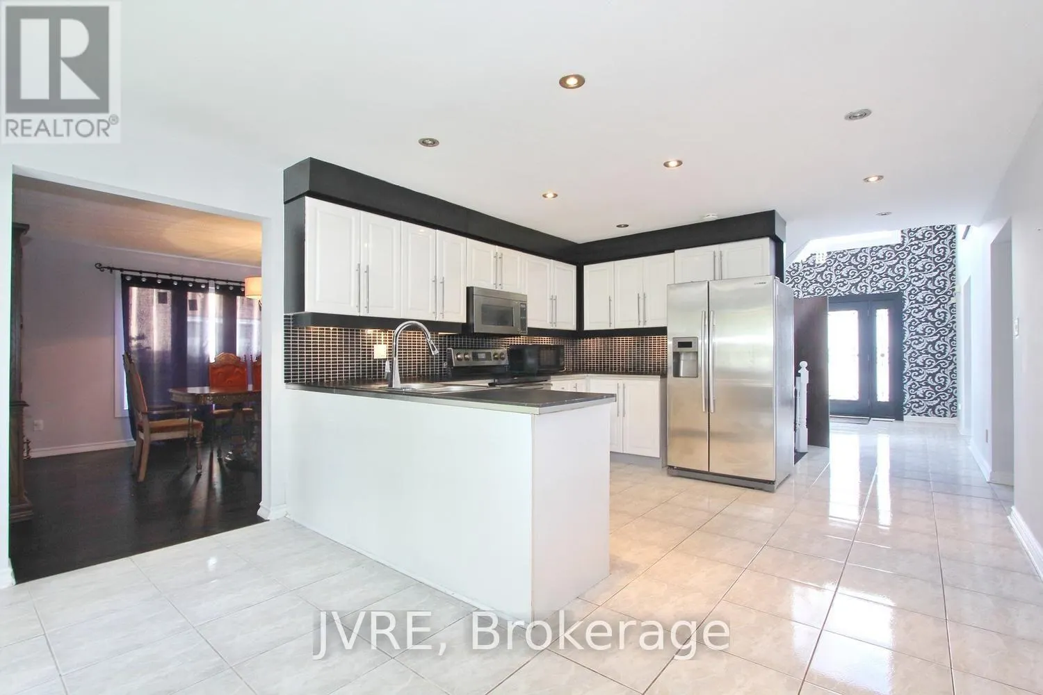 612 ELGIN MILLS ROAD W