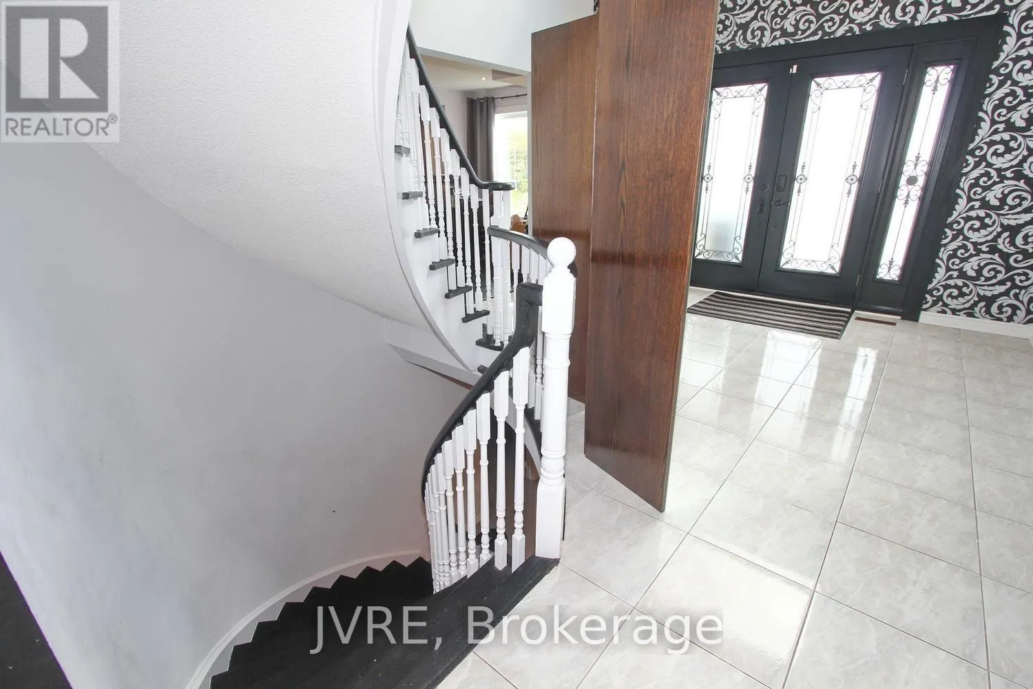 612 ELGIN MILLS ROAD W
