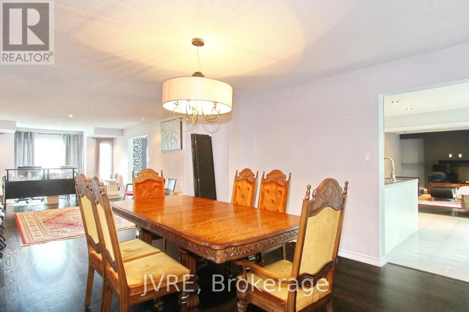 612 ELGIN MILLS ROAD W