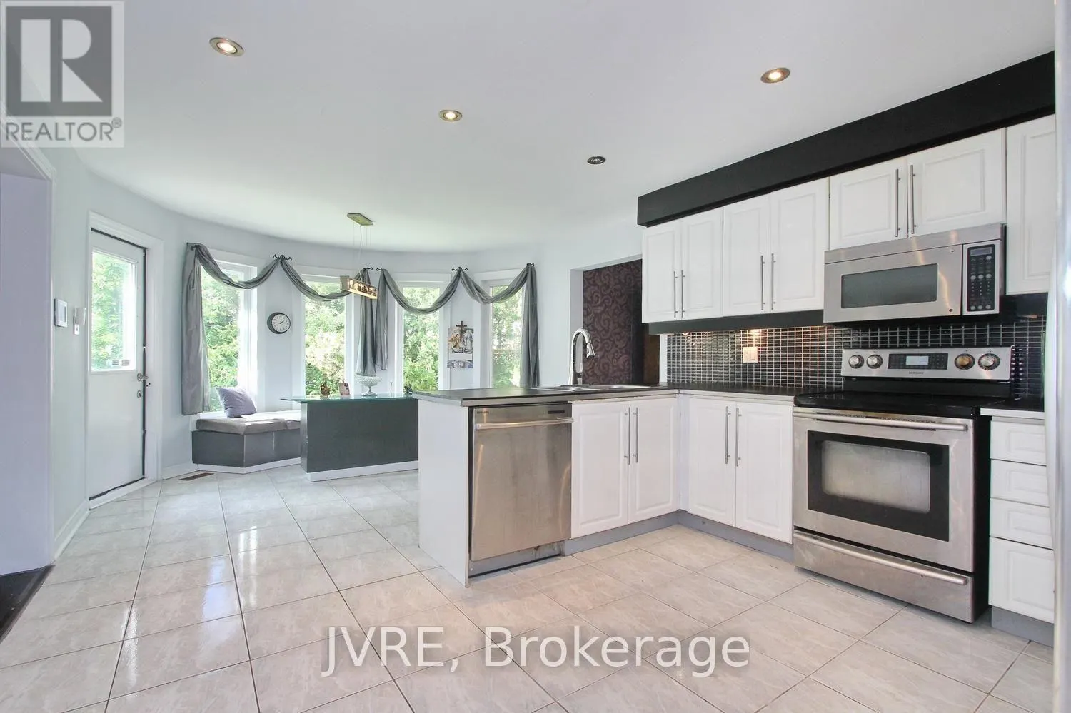 612 ELGIN MILLS ROAD W