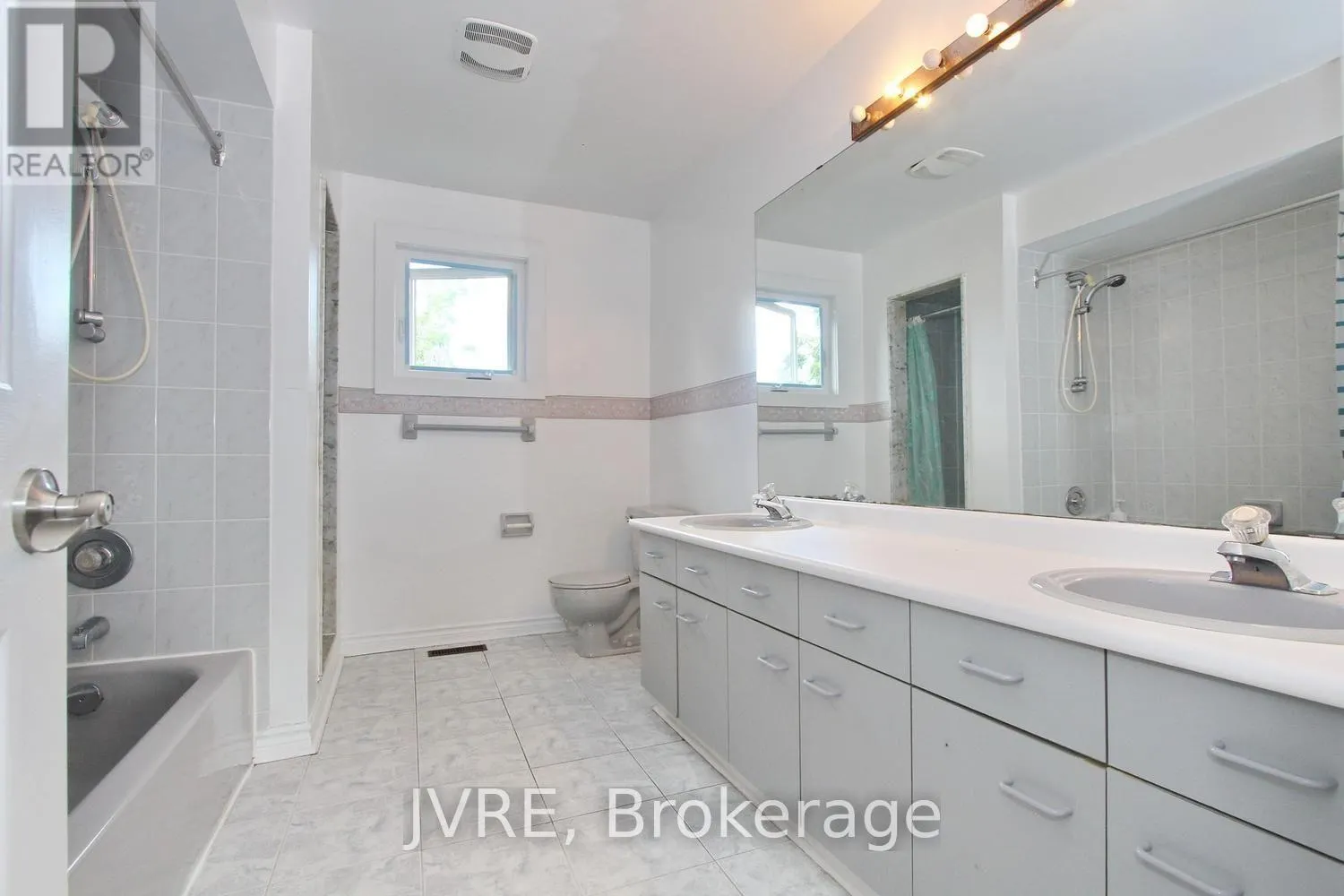 612 ELGIN MILLS ROAD W