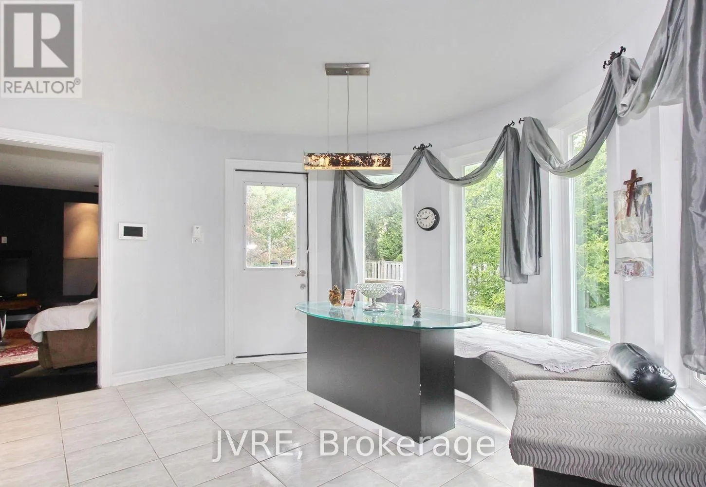 612 ELGIN MILLS ROAD W