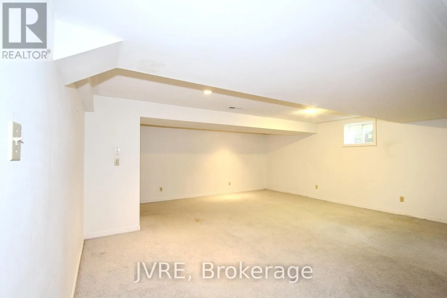 612 ELGIN MILLS ROAD W