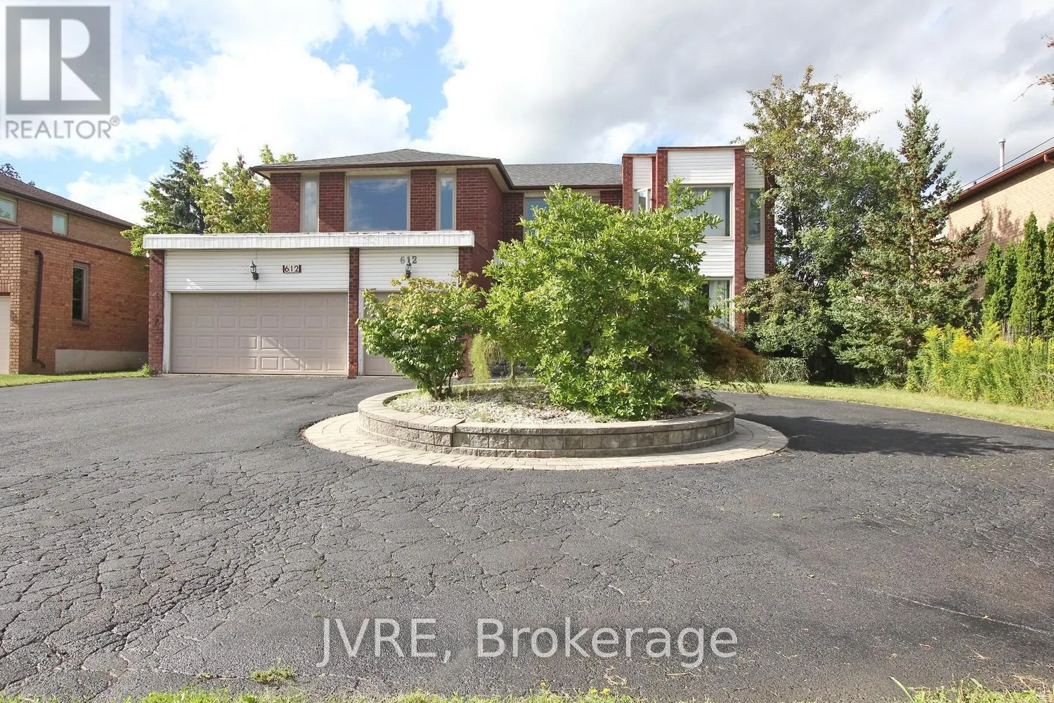 612 ELGIN MILLS ROAD W