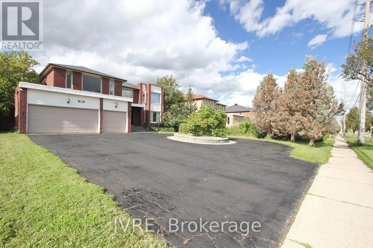612 ELGIN MILLS ROAD W