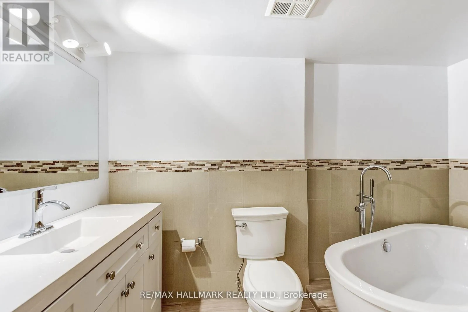 1211 - 20 HARDING BOULEVARD W