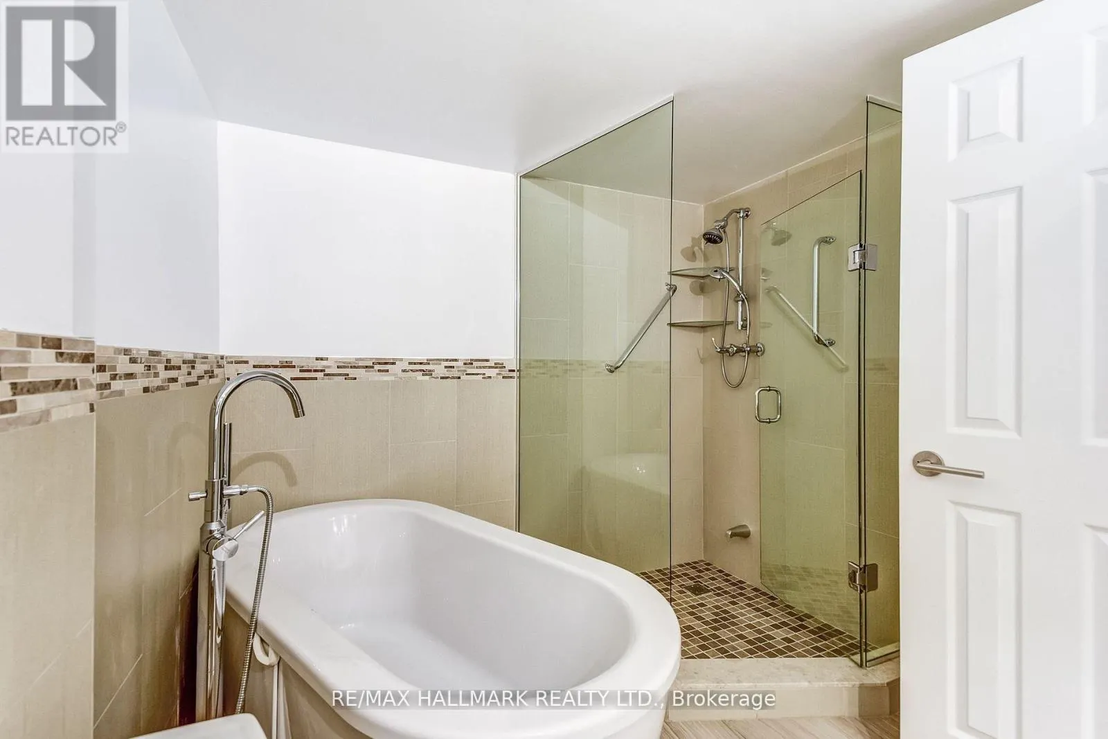 1211 - 20 HARDING BOULEVARD W