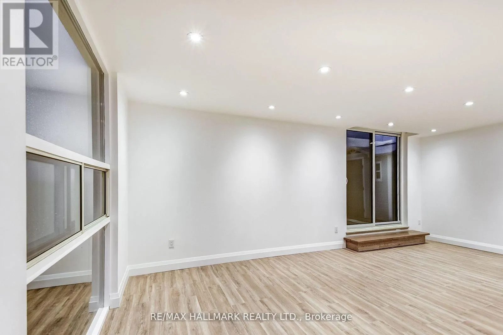 1211 - 20 HARDING BOULEVARD W