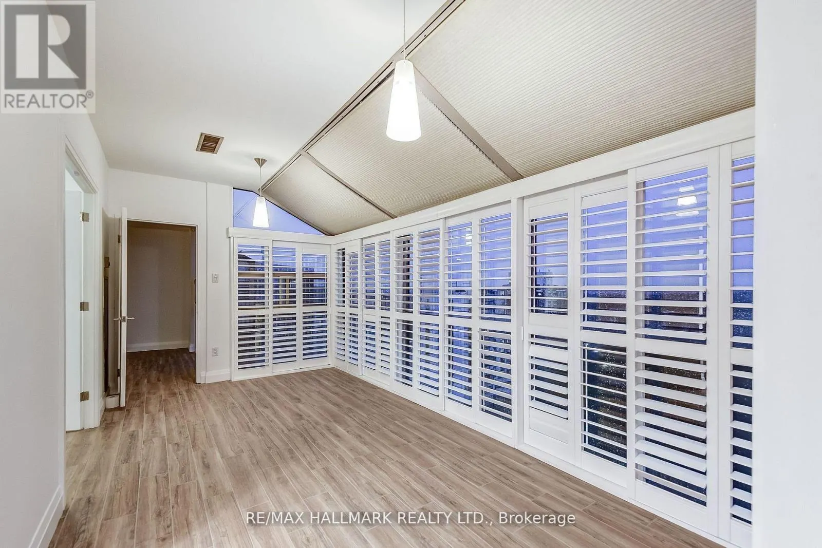1211 - 20 HARDING BOULEVARD W