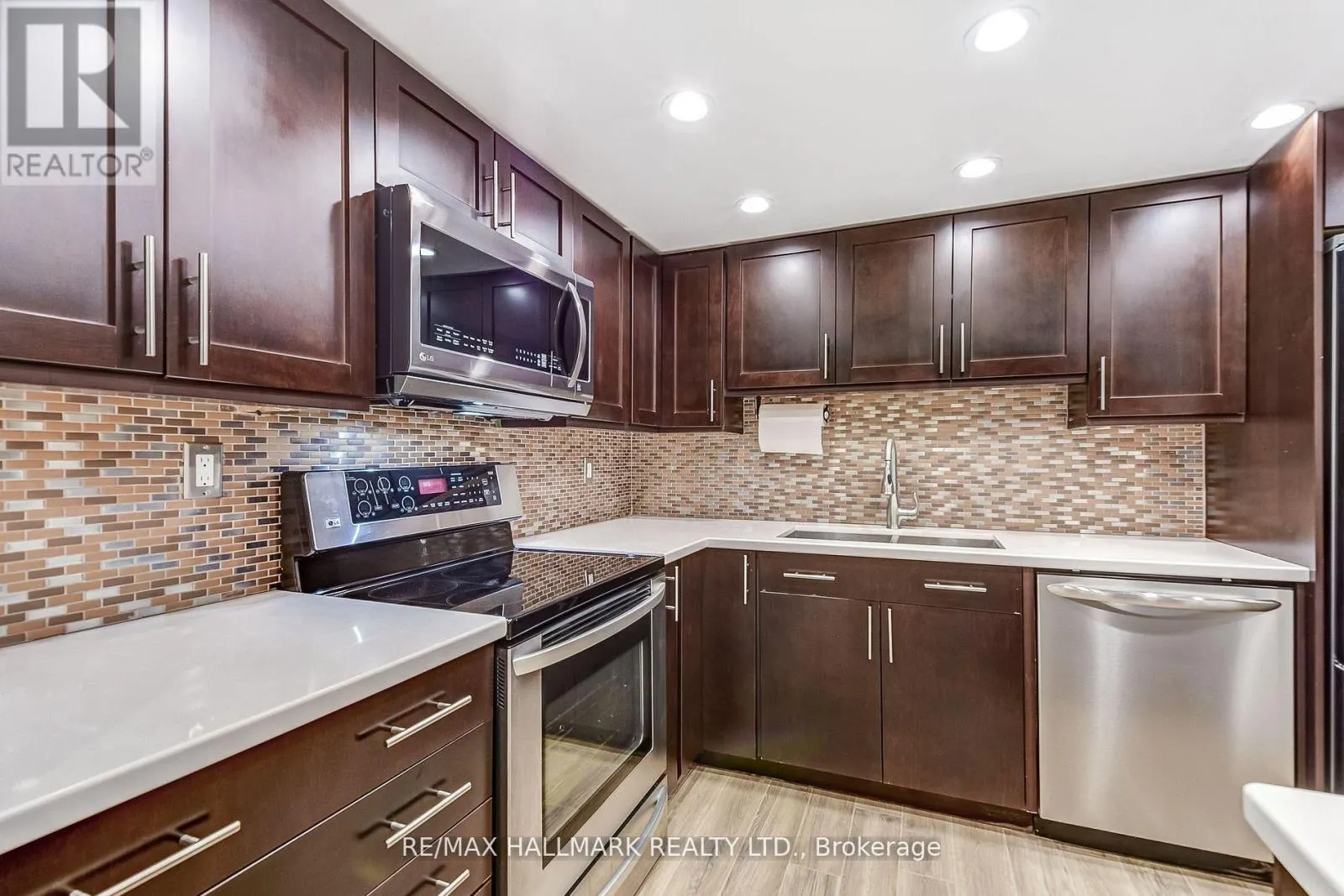 1211 - 20 HARDING BOULEVARD W