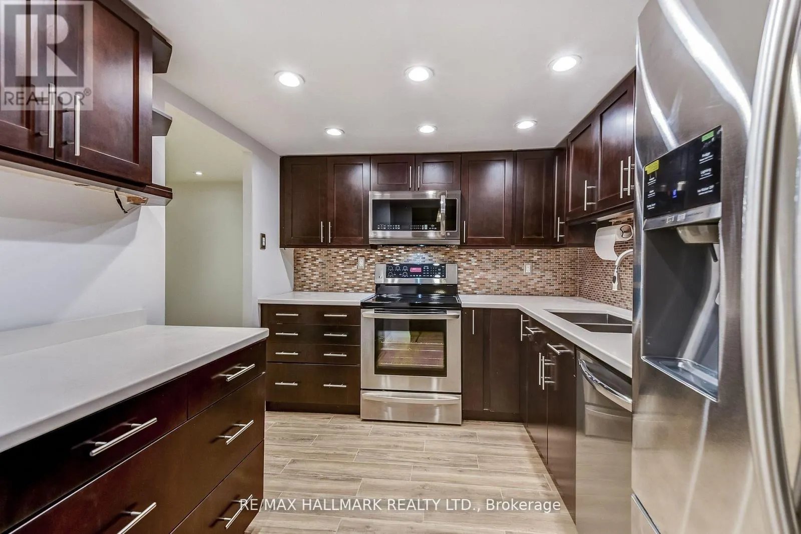 1211 - 20 HARDING BOULEVARD W