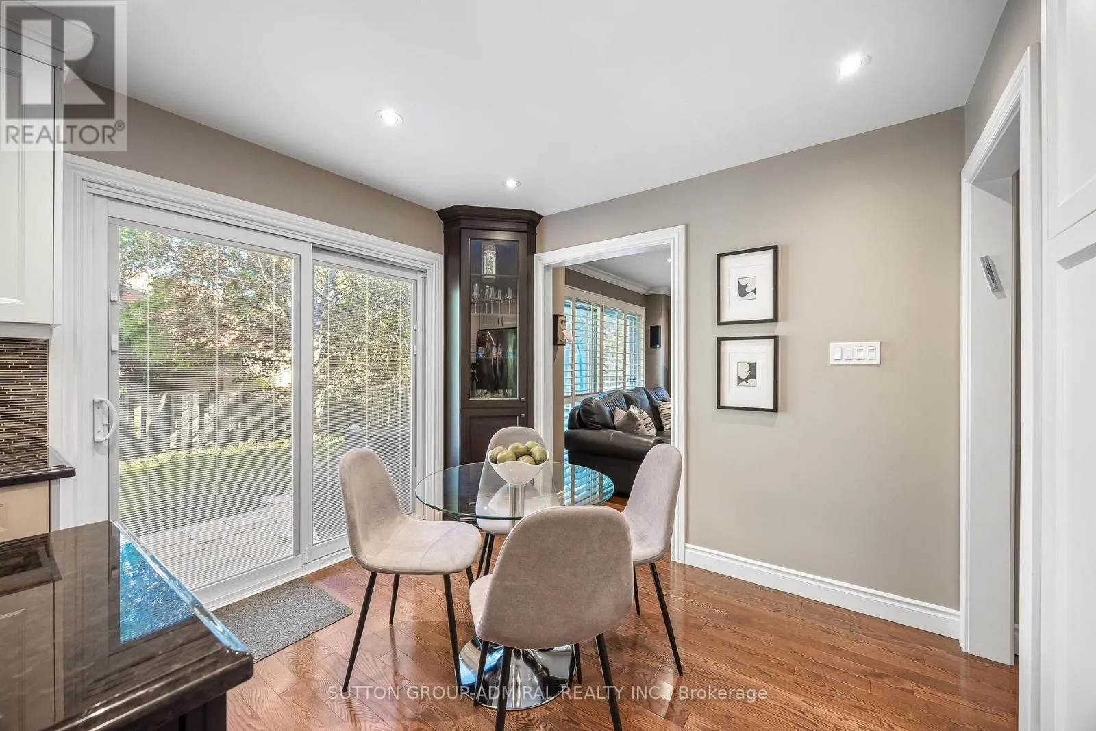 49 HETHERINGTON CRESCENT