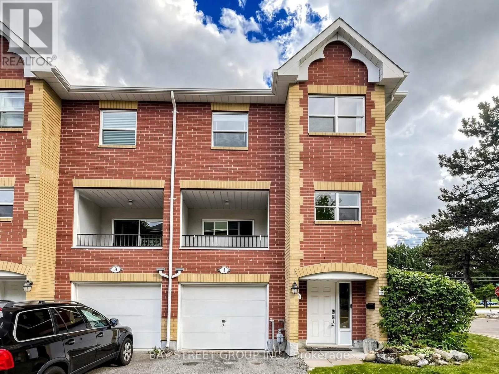 1 MAPLE PARK WAY