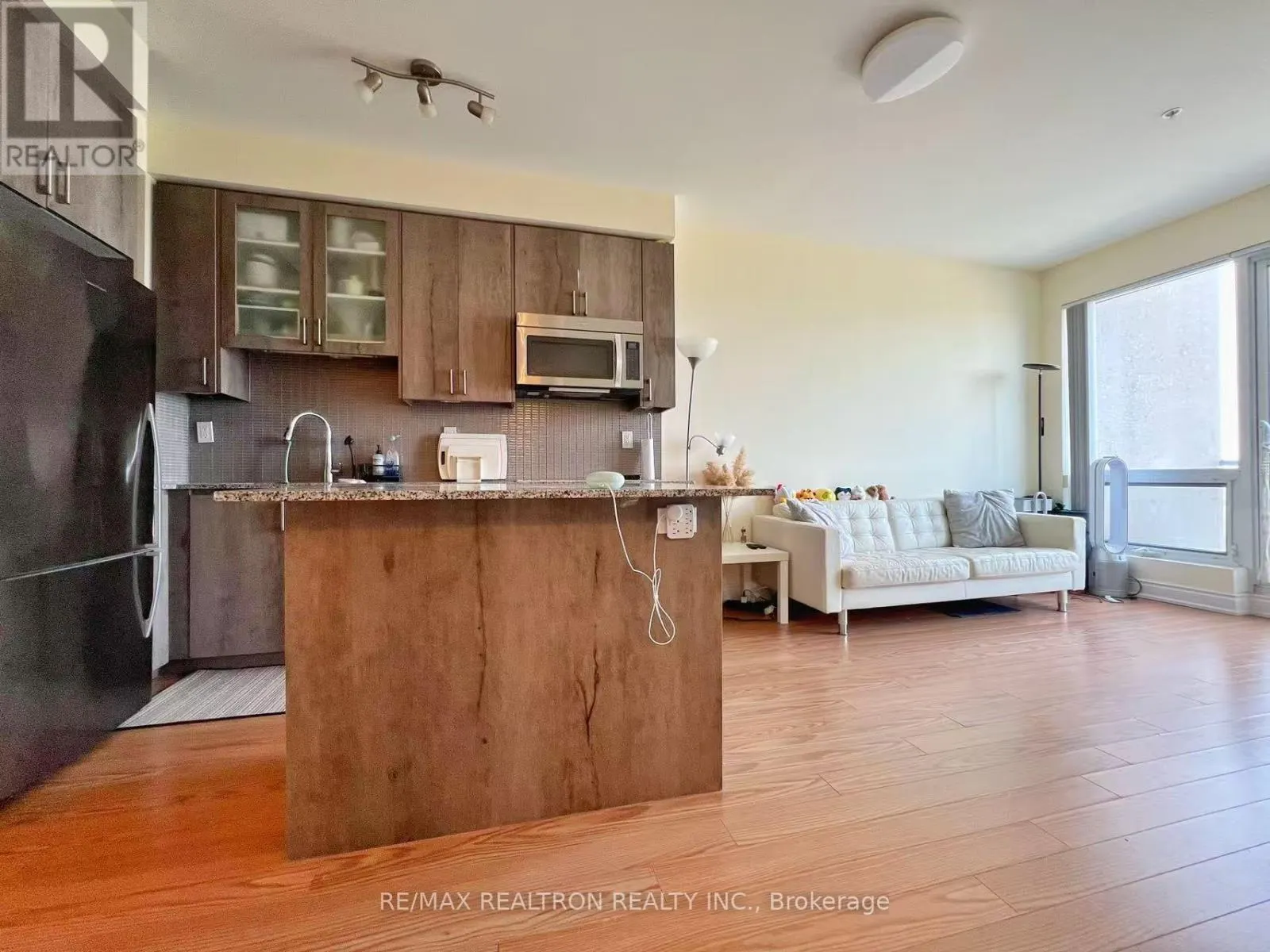 1611 - 9088 YONGE STREET