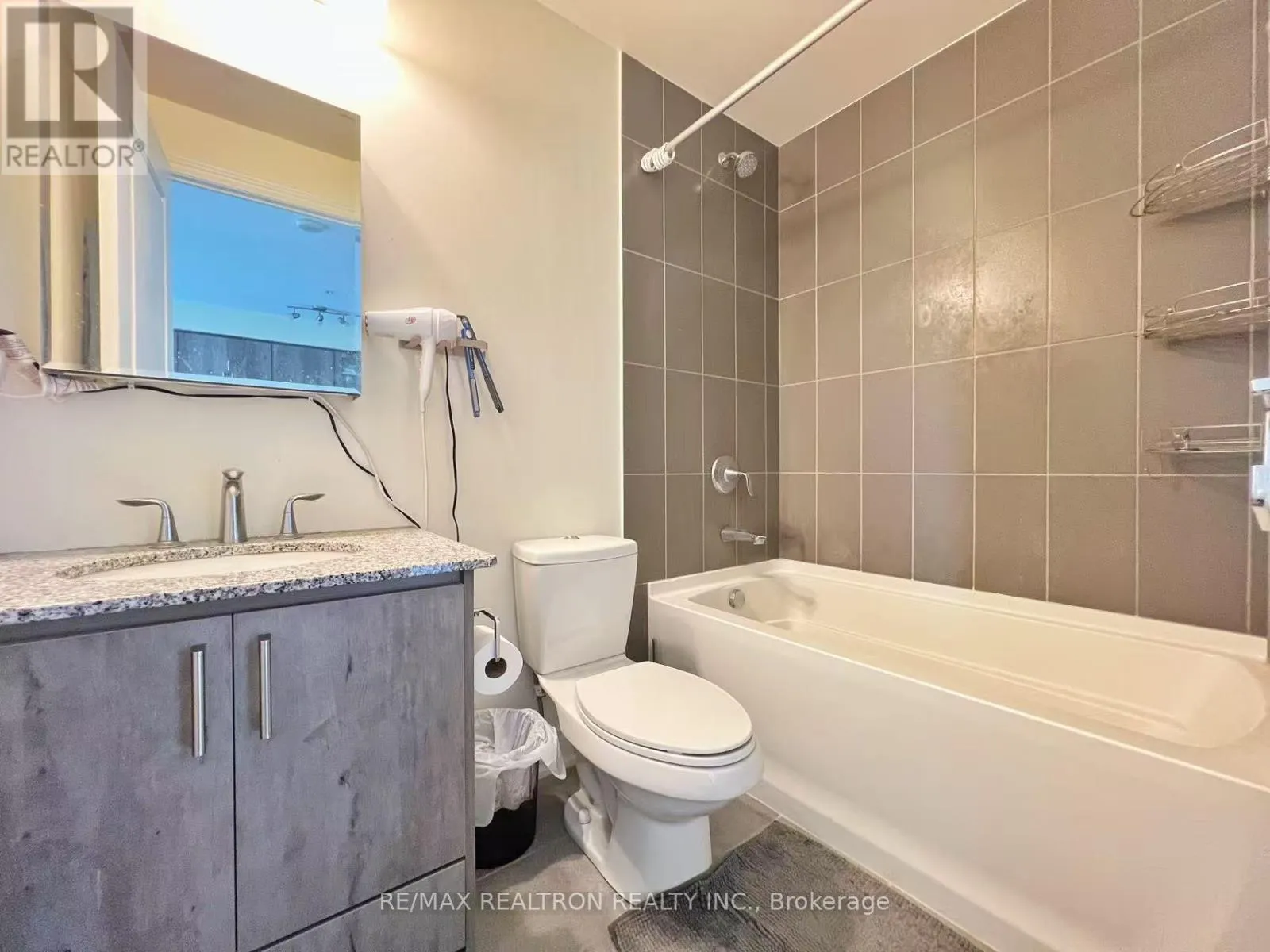 1611 - 9088 YONGE STREET
