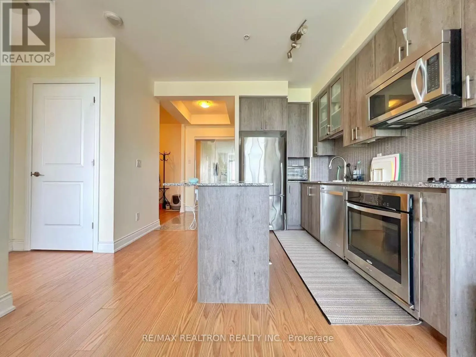 1611 - 9088 YONGE STREET